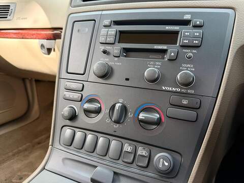 Volvo V70 2.4 Estate 5dr Petrol Automatic (224 g/km, 170 bhp) - U2260