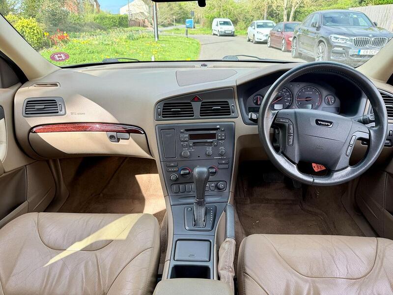 Volvo V70 2.4 Estate 5dr Petrol Automatic (224 g/km, 170 bhp) - U2260