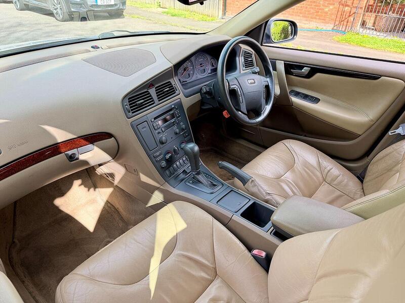 Volvo V70 2.4 Estate 5dr Petrol Automatic (224 g/km, 170 bhp) - U2260