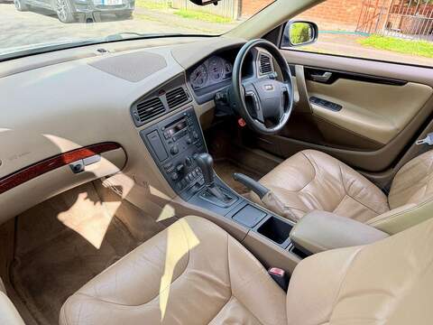 Volvo V70 2.4 Estate 5dr Petrol Automatic (224 g/km, 170 bhp) - U2260