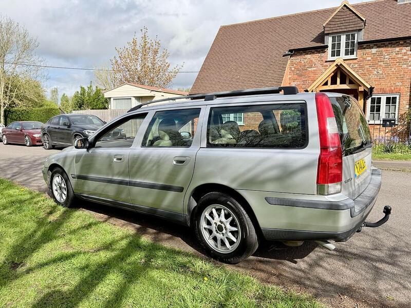 Volvo V70 2.4 Estate 5dr Petrol Automatic (224 g/km, 170 bhp) - U2260