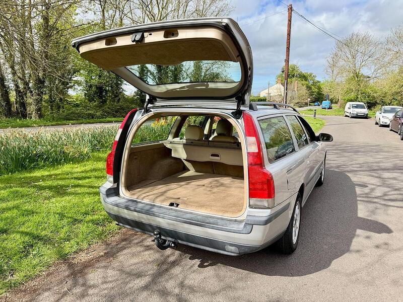 Volvo V70 2.4 Estate 5dr Petrol Automatic (224 g/km, 170 bhp) - U2260