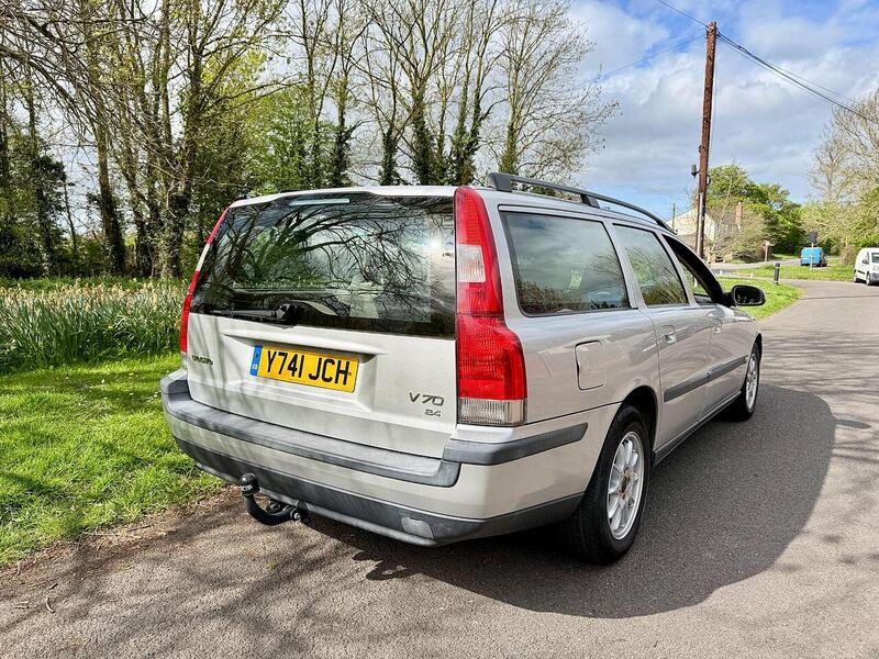 Volvo V70 2.4 Estate 5dr Petrol Automatic (224 g/km, 170 bhp) - U2260