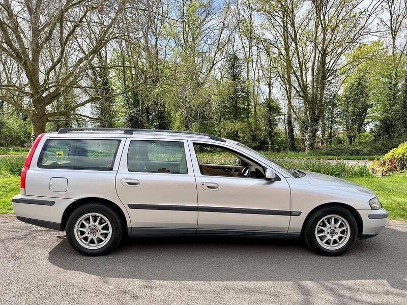 Volvo V70 2.4 Estate 5dr Petrol Automatic (224 g/km, 170 bhp) - U2260
