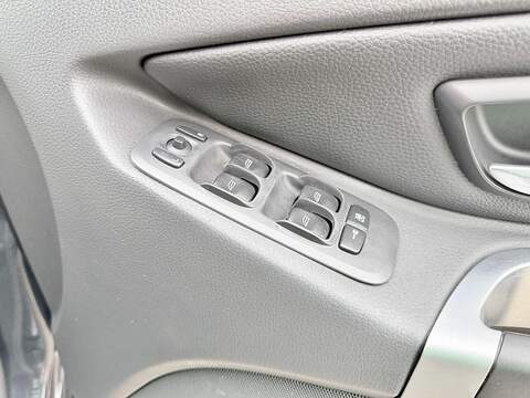 Volvo XC90 2.4 D5 SE SUV 5dr Diesel Geartronic AWD (224 g/km, 182 bhp) - U2262