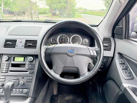 Volvo XC90 2.4 D5 SE SUV 5dr Diesel Geartronic AWD (224 g/km, 182 bhp) - U2262