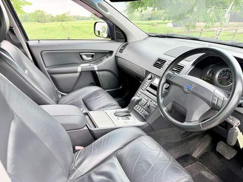 Volvo XC90 2.4 D5 SE SUV 5dr Diesel Geartronic AWD (224 g/km, 182 bhp) - U2262