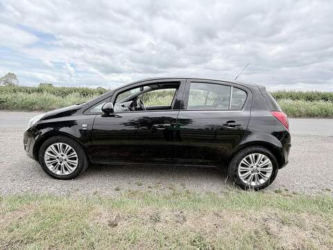 Vauxhall Corsa 1.4 16V SE Hatchback 5dr Petrol Manual Wide Ratio Euro 5 (100 ps) - U2268