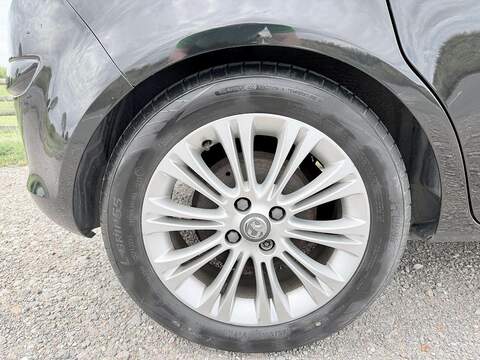 Vauxhall Corsa 1.4 16V SE Hatchback 5dr Petrol Manual Wide Ratio Euro 5 (100 ps) - U2268