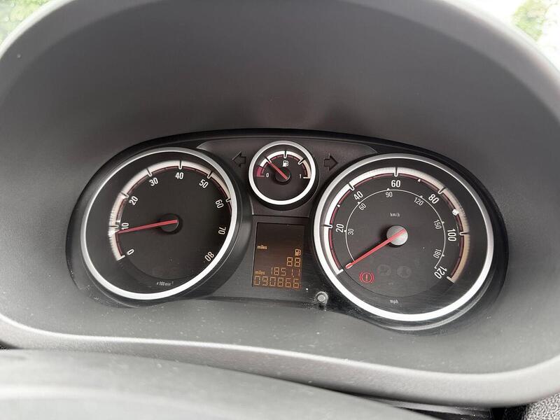 Vauxhall Corsa 1.4 16V SE Hatchback 5dr Petrol Manual Wide Ratio Euro 5 (100 ps) - U2268