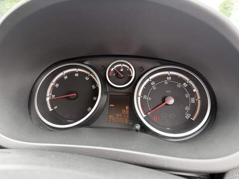 Vauxhall Corsa 1.4 16V SE Hatchback 5dr Petrol Manual Wide Ratio Euro 5 (100 ps) - U2268