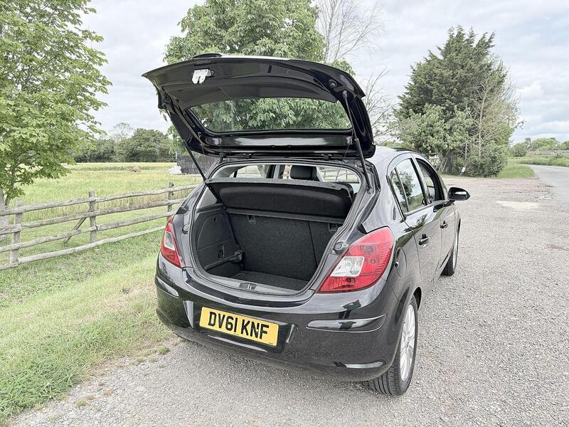 Vauxhall Corsa 1.4 16V SE Hatchback 5dr Petrol Manual Wide Ratio Euro 5 (100 ps) - U2268
