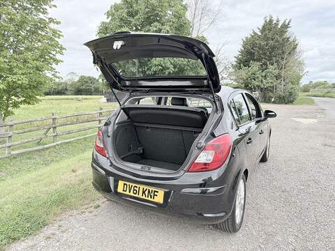 Vauxhall Corsa 1.4 16V SE Hatchback 5dr Petrol Manual Wide Ratio Euro 5 (100 ps) - U2268