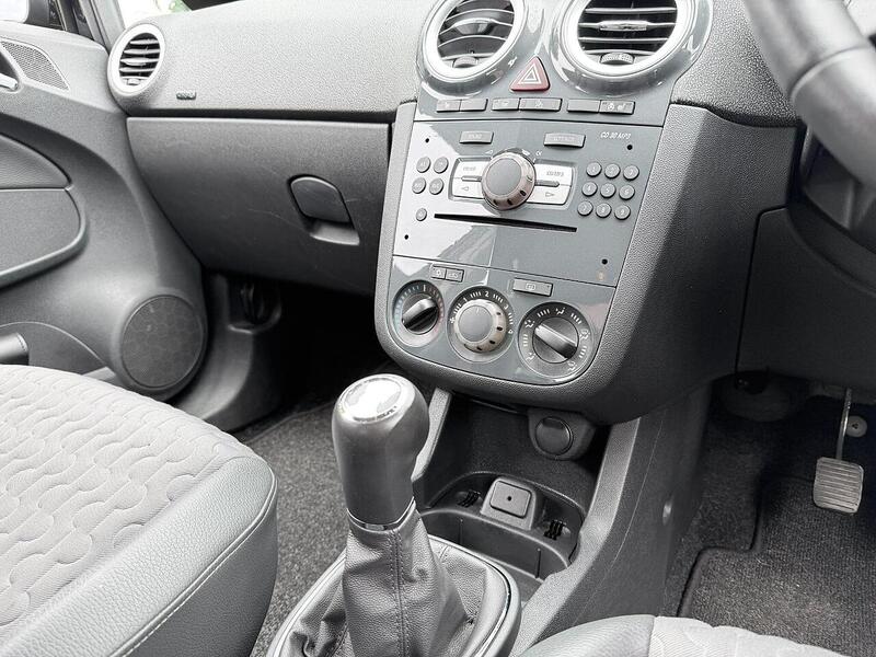 Vauxhall Corsa 1.4 16V SE Hatchback 5dr Petrol Manual Wide Ratio Euro 5 (100 ps) - U2268