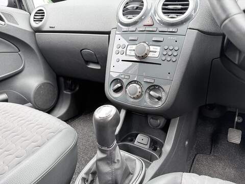 Vauxhall Corsa 1.4 16V SE Hatchback 5dr Petrol Manual Wide Ratio Euro 5 (100 ps) - U2268