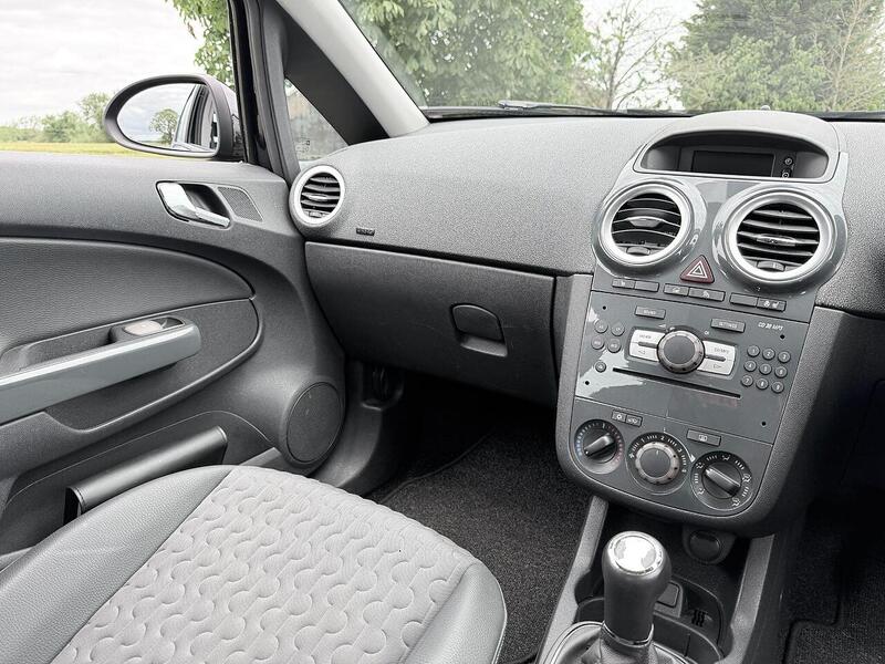 Vauxhall Corsa 1.4 16V SE Hatchback 5dr Petrol Manual Wide Ratio Euro 5 (100 ps) - U2268