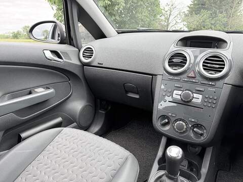 Vauxhall Corsa 1.4 16V SE Hatchback 5dr Petrol Manual Wide Ratio Euro 5 (100 ps) - U2268
