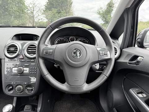 Vauxhall Corsa 1.4 16V SE Hatchback 5dr Petrol Manual Wide Ratio Euro 5 (100 ps) - U2268