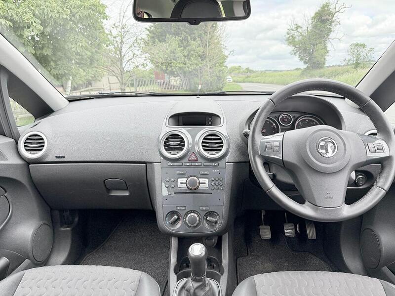 Vauxhall Corsa 1.4 16V SE Hatchback 5dr Petrol Manual Wide Ratio Euro 5 (100 ps) - U2268