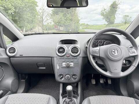 Vauxhall Corsa 1.4 16V SE Hatchback 5dr Petrol Manual Wide Ratio Euro 5 (100 ps) - U2268