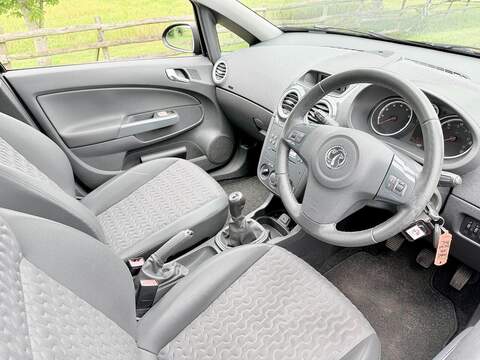 Vauxhall Corsa 1.4 16V SE Hatchback 5dr Petrol Manual Wide Ratio Euro 5 (100 ps) - U2268