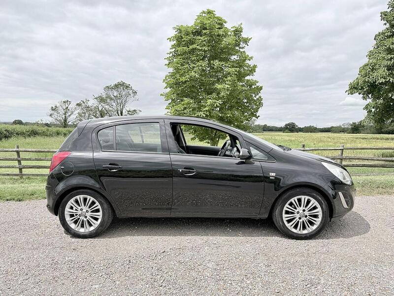 Vauxhall Corsa 1.4 16V SE Hatchback 5dr Petrol Manual Wide Ratio Euro 5 (100 ps) - U2268