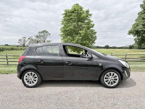 Vauxhall Corsa 1.4 16V SE Hatchback 5dr Petrol Manual Wide Ratio Euro 5 (100 ps) - U2268