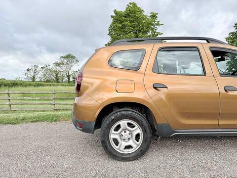 Dacia Duster 1.6 SCe Essential SUV 5dr Petrol Manual Euro 6 (s/s) (115 ps) - U2271