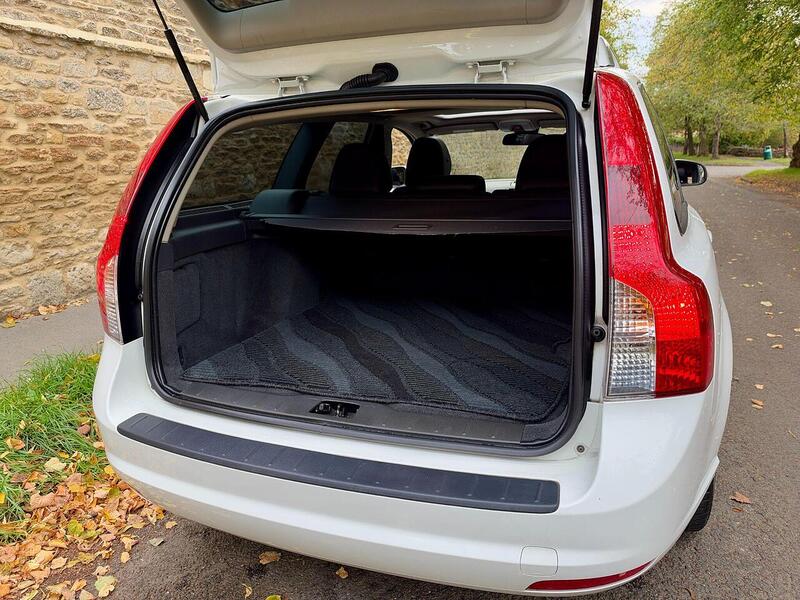 Volvo V50 Se Lux 2.0 5dr Estate Automatic Petrol - U2276