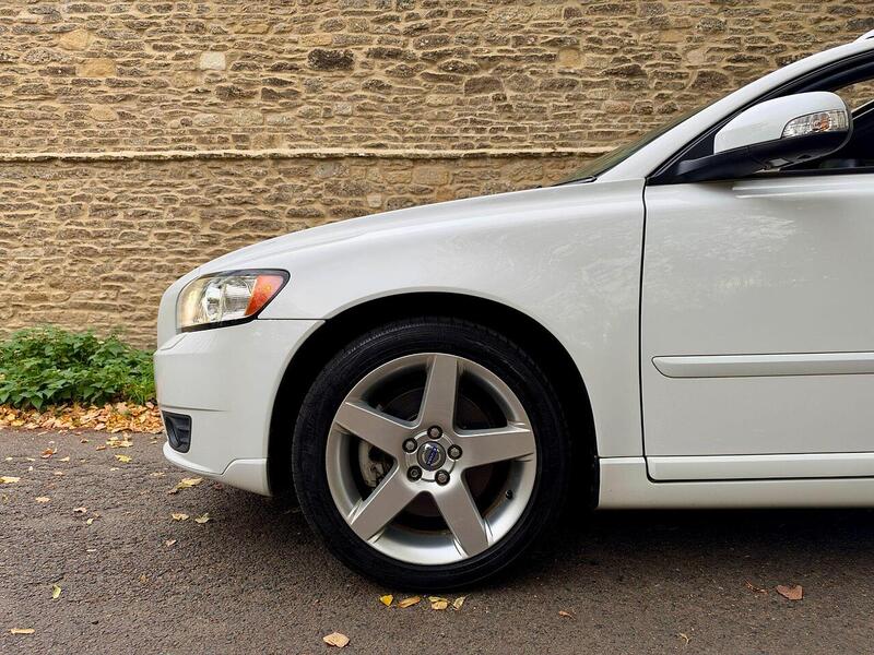 Volvo V50 Se Lux 2.0 5dr Estate Automatic Petrol - U2276