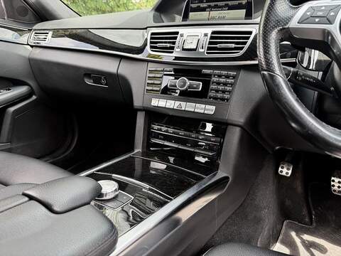 Mercedes-Benz E Class 2.1 E220 CDI AMG Sport Saloon 4dr Diesel G-Tronic+ Euro 5 (s/s) (170 ps) - U2279