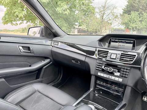 Mercedes-Benz E Class 2.1 E220 CDI AMG Sport Saloon 4dr Diesel G-Tronic+ Euro 5 (s/s) (170 ps) - U2279