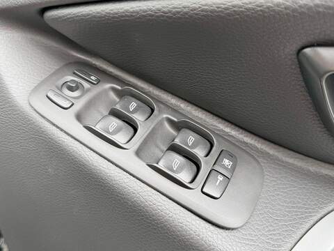Volvo XC90 4.4 V8 R-Design Geartronic AWD 5dr SUV Automatic P SUV 4.4 Automatic Petrol - U2281