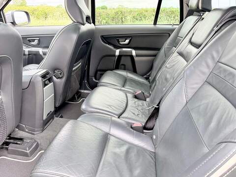 Volvo XC90 4.4 V8 R-Design Geartronic AWD 5dr SUV Automatic P SUV 4.4 Automatic Petrol - U2281