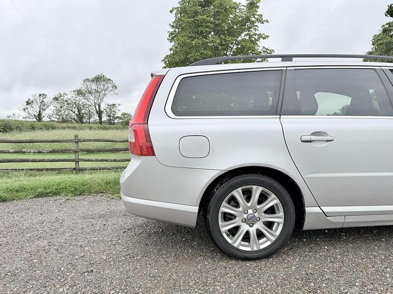 Volvo V70 2.5T SE Lux Estate 5dr Petrol Geartronic Euro 5 (231 ps) - U2286