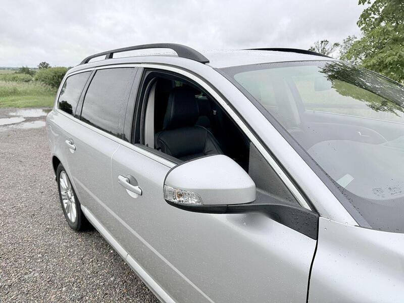 Volvo V70 2.5T SE Lux Estate 5dr Petrol Geartronic Euro 5 (231 ps) - U2286