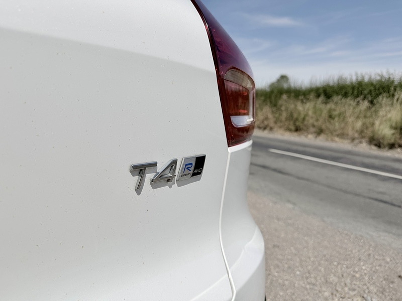 Volvo XC40 2.0 T4 R-Design SUV 5dr Petrol Auto AWD Euro 6 (s/s) (190 ps) - U2323