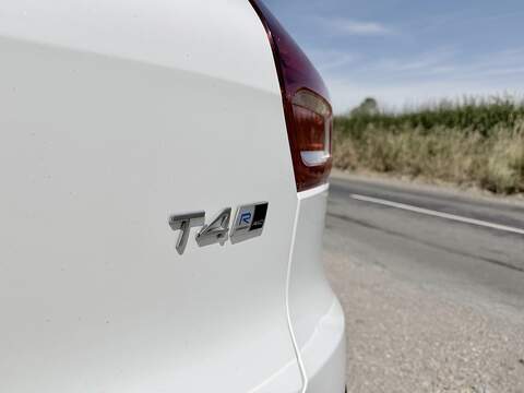 Volvo XC40 2.0 T4 R-Design SUV 5dr Petrol Auto AWD Euro 6 (s/s) (190 ps) - U2323