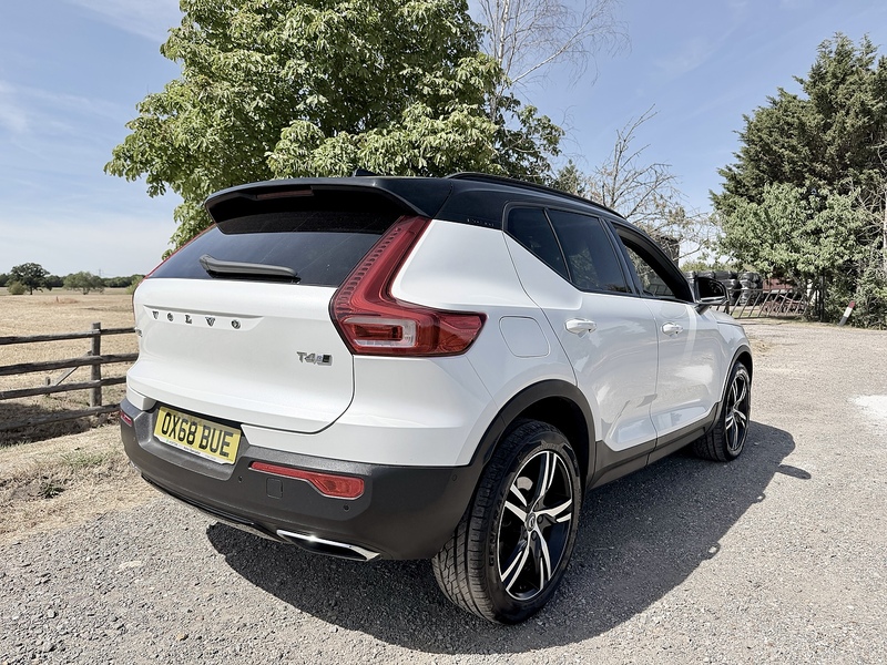 Volvo XC40 2.0 T4 R-Design SUV 5dr Petrol Auto AWD Euro 6 (s/s) (190 ps) - U2323