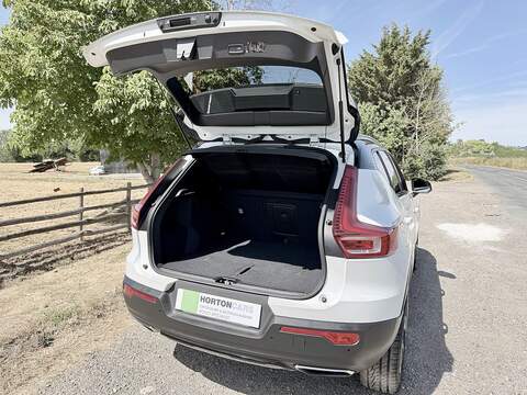 Volvo XC40 2.0 T4 R-Design SUV 5dr Petrol Auto AWD Euro 6 (s/s) (190 ps) - U2323