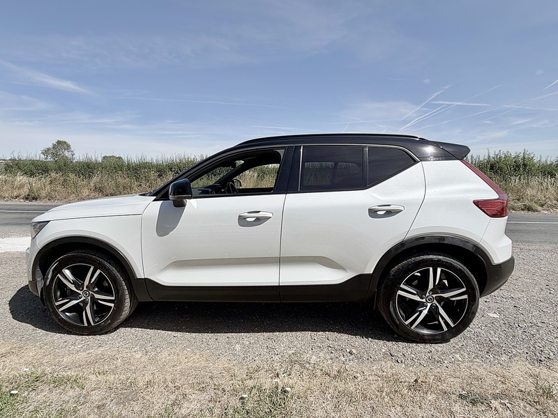 Volvo XC40 2.0 T4 R-Design SUV 5dr Petrol Auto AWD Euro 6 (s/s) (190 ps) - U2323