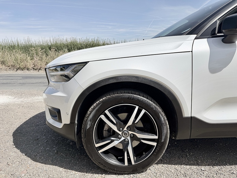 Volvo XC40 2.0 T4 R-Design SUV 5dr Petrol Auto AWD Euro 6 (s/s) (190 ps) - U2323