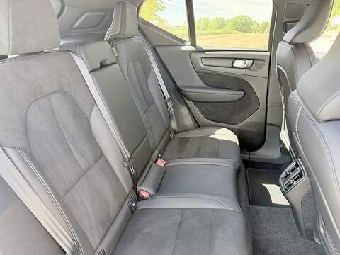 Volvo XC40 2.0 T4 R-Design SUV 5dr Petrol Auto AWD Euro 6 (s/s) (190 ps) - U2323