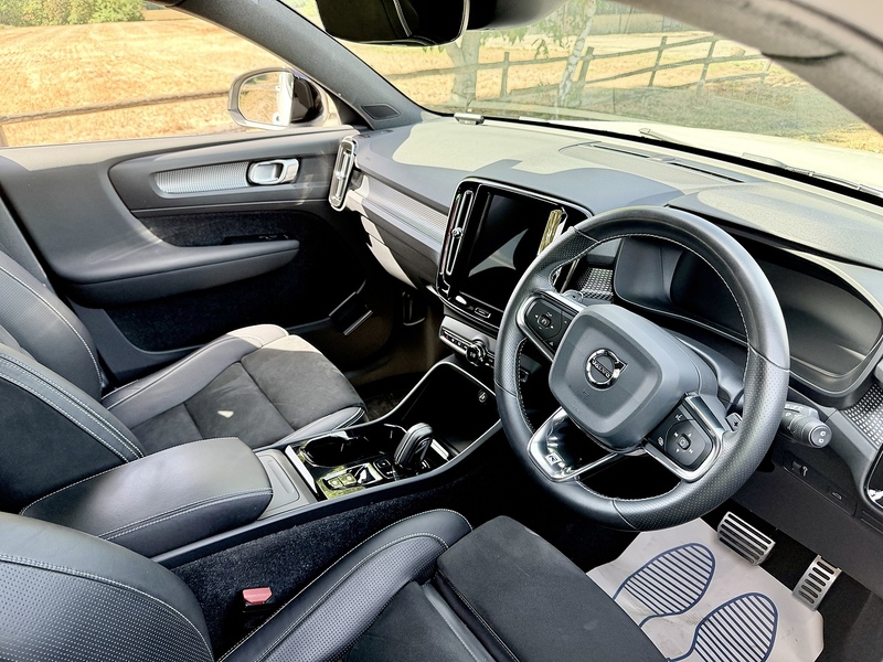 Volvo XC40 2.0 T4 R-Design SUV 5dr Petrol Auto AWD Euro 6 (s/s) (190 ps) - U2323