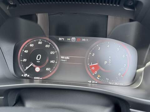 Volvo XC40 2.0 T4 R-Design SUV 5dr Petrol Auto AWD Euro 6 (s/s) (190 ps) - U2323