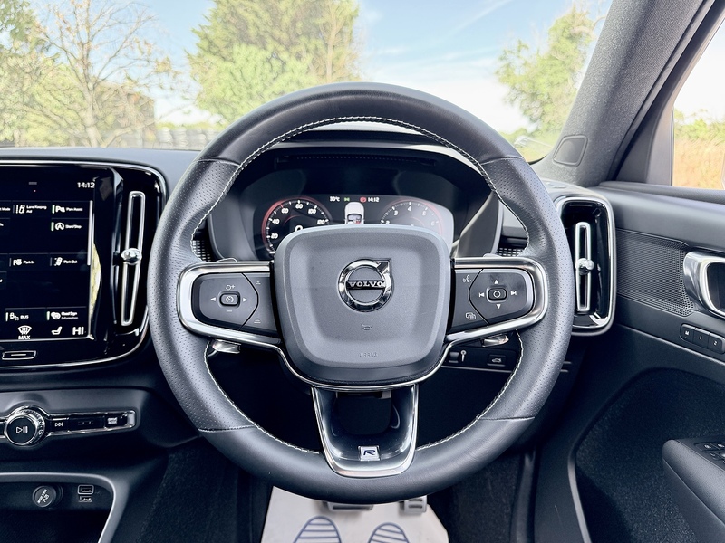 Volvo XC40 2.0 T4 R-Design SUV 5dr Petrol Auto AWD Euro 6 (s/s) (190 ps) - U2323