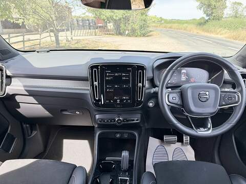 Volvo XC40 2.0 T4 R-Design SUV 5dr Petrol Auto AWD Euro 6 (s/s) (190 ps) - U2323