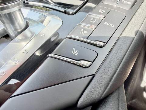 Porsche Cayenne 3.6 SUV 5dr Petrol TiptronicS 4WD Euro 5 (s/s) (300 ps) - U2326