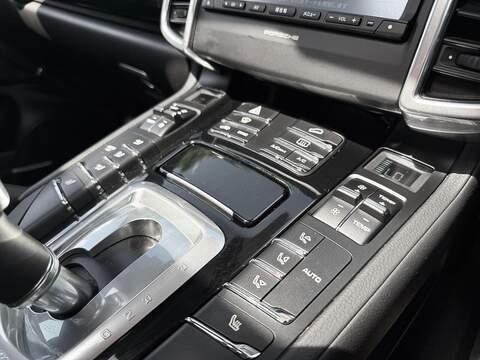 Porsche Cayenne 3.6 SUV 5dr Petrol TiptronicS 4WD Euro 5 (s/s) (300 ps) - U2326