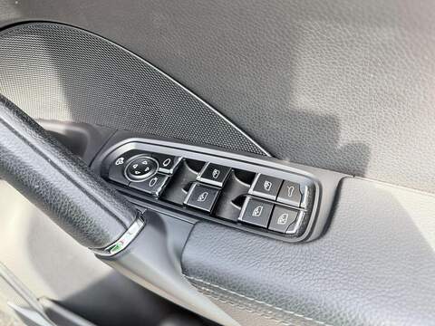 Porsche Cayenne 3.6 SUV 5dr Petrol TiptronicS 4WD Euro 5 (s/s) (300 ps) - U2326